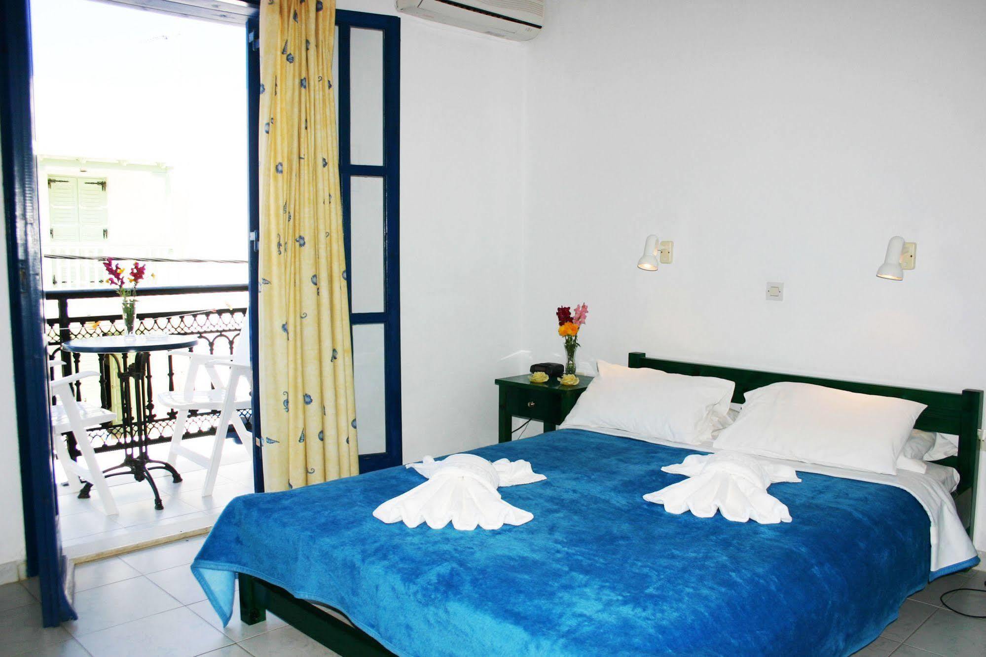 Ikaros Studios & Apartments Naxos City Esterno foto
