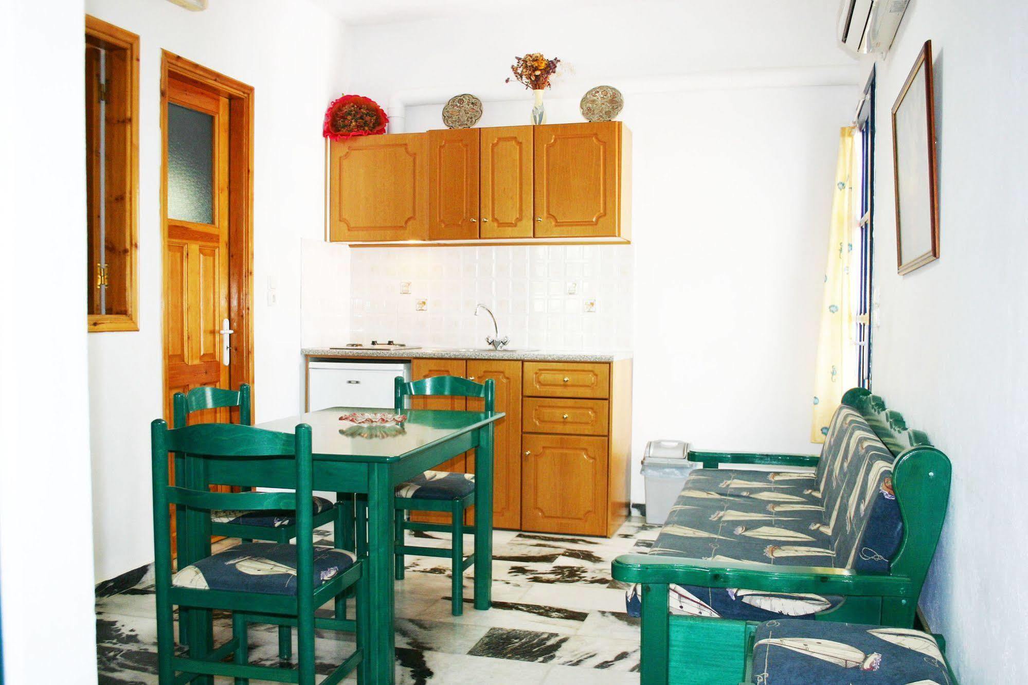 Ikaros Studios & Apartments Naxos City Esterno foto