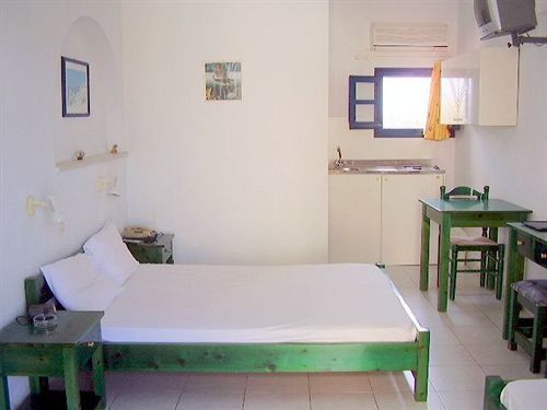 Ikaros Studios & Apartments Naxos City Esterno foto